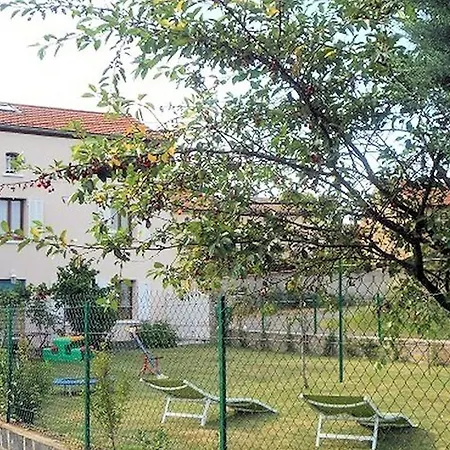 En Auvergne بيت للعطل